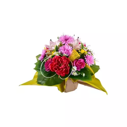 Bouquet de fleurs artificielles pour cimetière disponible en teintes fuchsia ou crème, orné de feuillage réaliste et fleurs élégantes, conçu pour embellir les tombes avec durabilité et style.